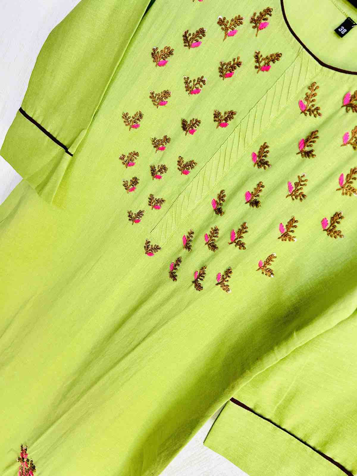 Aangan Boota Straight Kurta